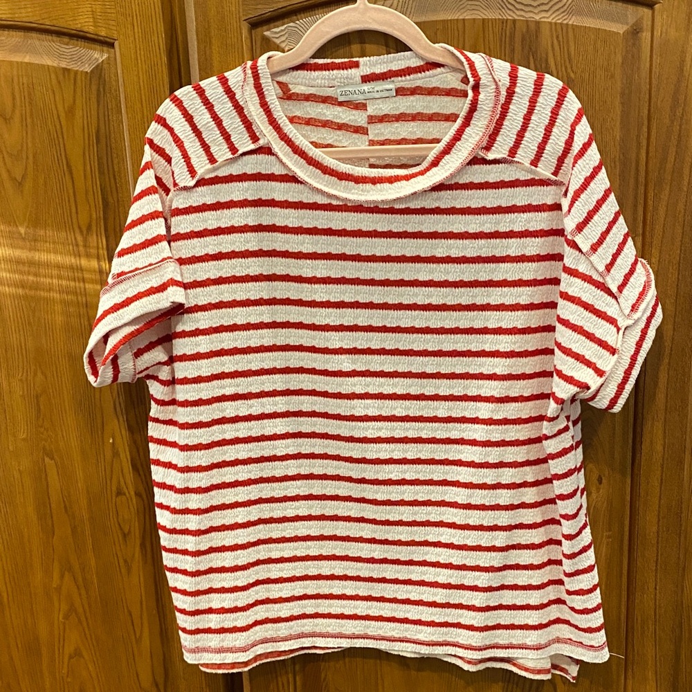NWOT Zenana Outfitters Red & White Striped Short Sleeve Tee size s/m